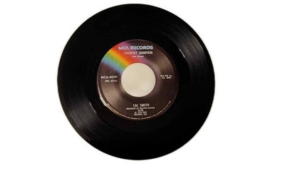 45 RPM Cal Smith – Country Bumpkin/It's Not The Miles You Traveled, NM + Sleeve