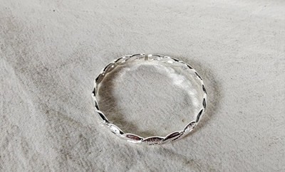 Lot of 4 Silver Tone Decorative Bangle Bracelets New Fashion Jewelry