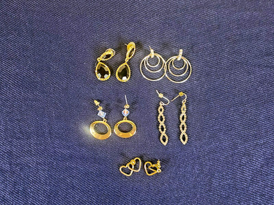 Lot of  5 Pairs Assorted Earrings Fashion Costume Jewelry